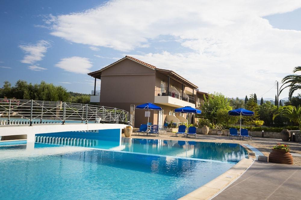 Olive Grove Studios & Apartments Свороната Екстериор снимка