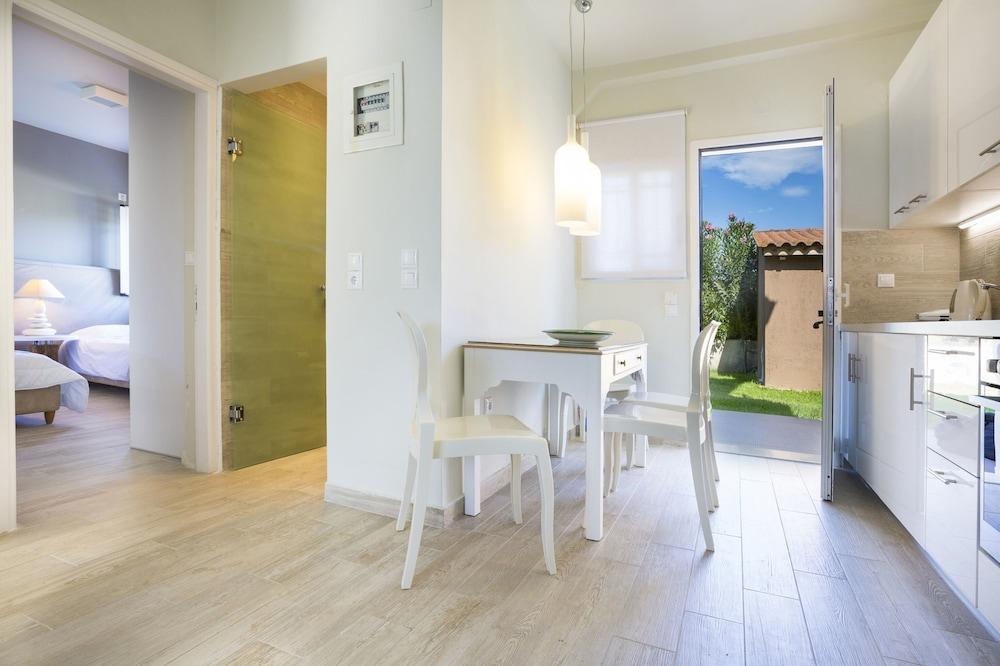 Olive Grove Studios & Apartments Свороната Екстериор снимка