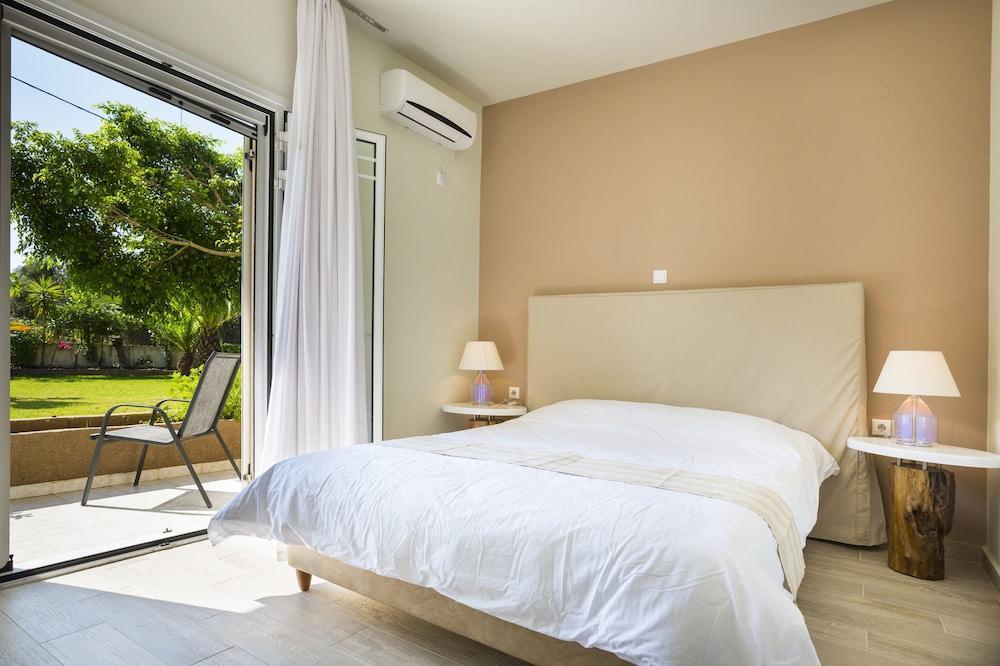 Olive Grove Studios & Apartments Свороната Екстериор снимка