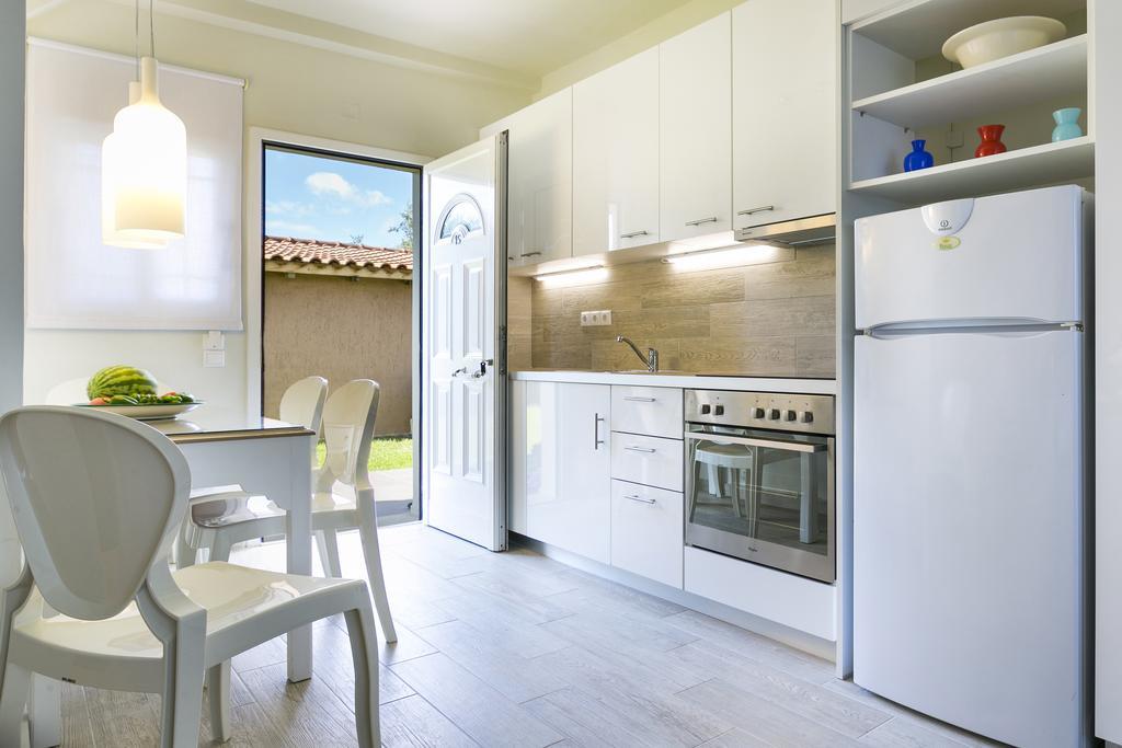 Olive Grove Studios & Apartments Свороната Екстериор снимка