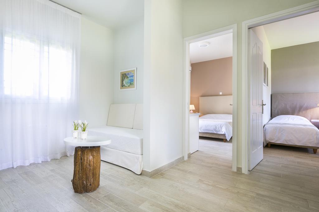 Olive Grove Studios & Apartments Свороната Екстериор снимка