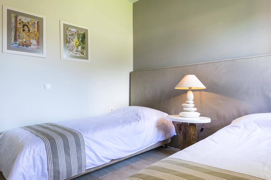 Olive Grove Studios & Apartments Свороната Екстериор снимка