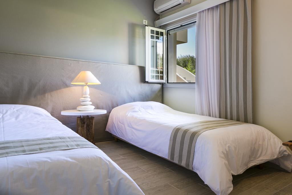 Olive Grove Studios & Apartments Свороната Екстериор снимка