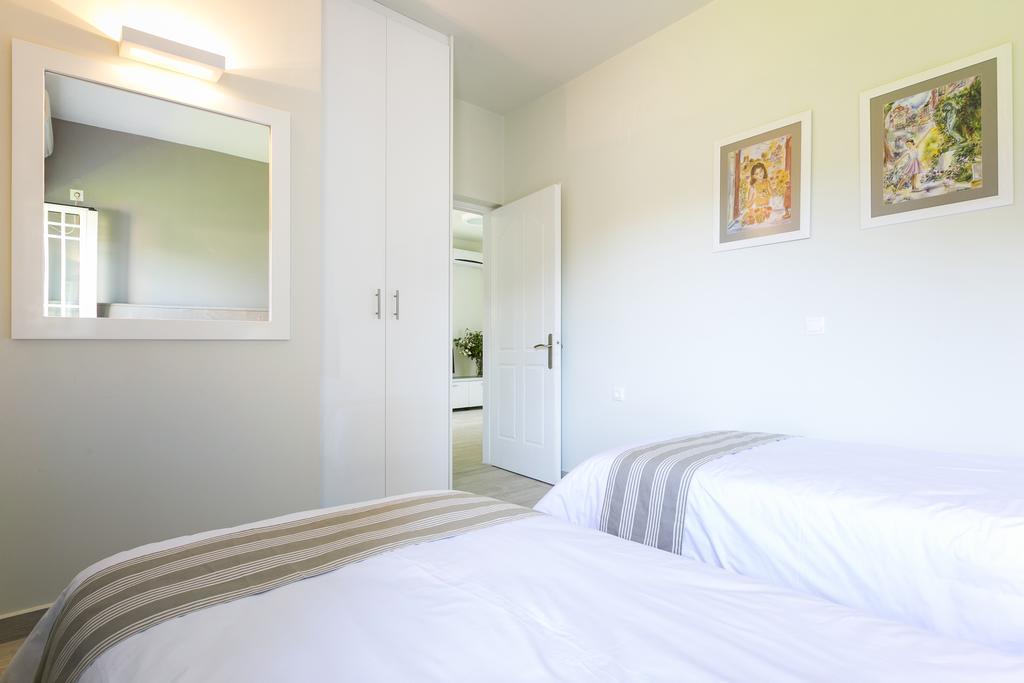 Olive Grove Studios & Apartments Свороната Екстериор снимка