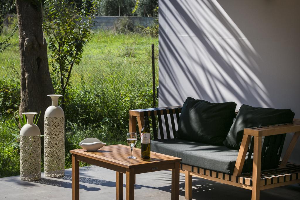 Olive Grove Studios & Apartments Свороната Екстериор снимка