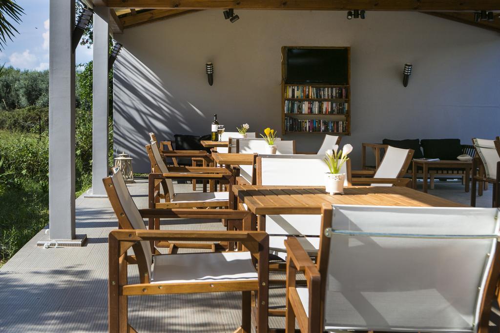 Olive Grove Studios & Apartments Свороната Екстериор снимка