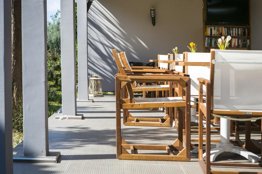 Olive Grove Studios & Apartments Свороната Екстериор снимка