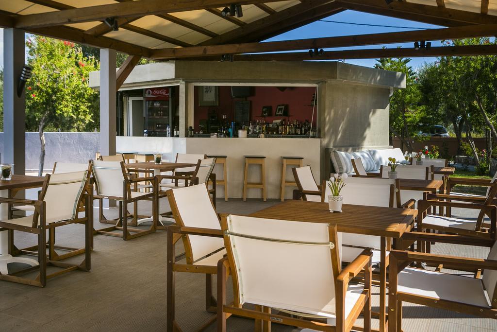 Olive Grove Studios & Apartments Свороната Екстериор снимка