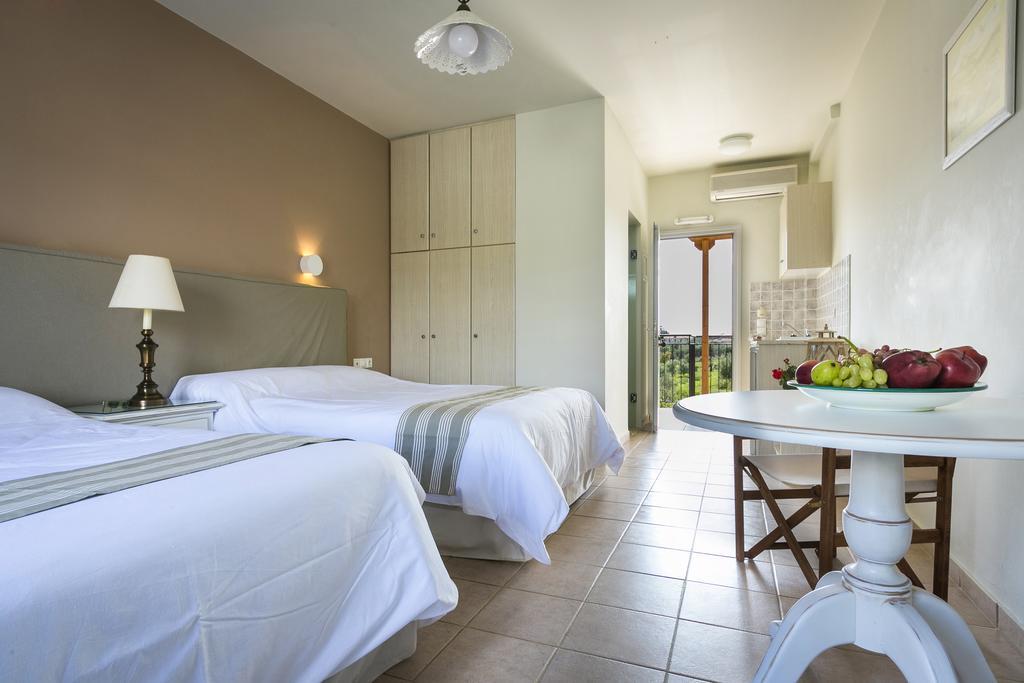 Olive Grove Studios & Apartments Свороната Екстериор снимка