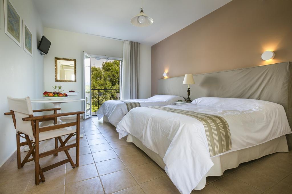 Olive Grove Studios & Apartments Свороната Екстериор снимка