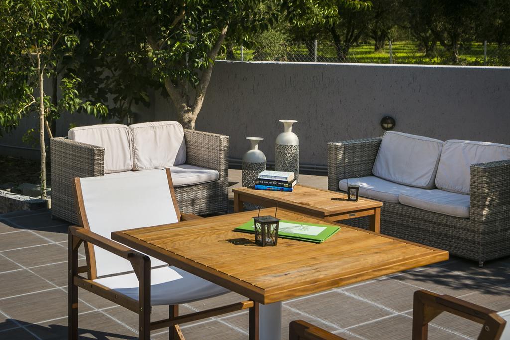 Olive Grove Studios & Apartments Свороната Екстериор снимка