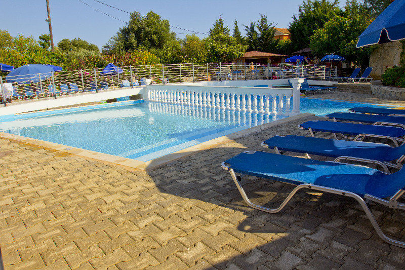 Olive Grove Studios & Apartments Свороната Екстериор снимка