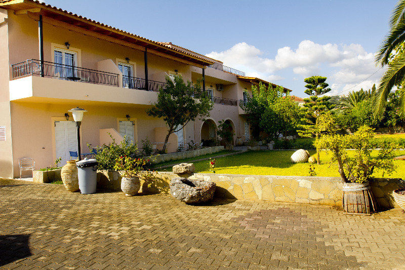 Olive Grove Studios & Apartments Свороната Екстериор снимка