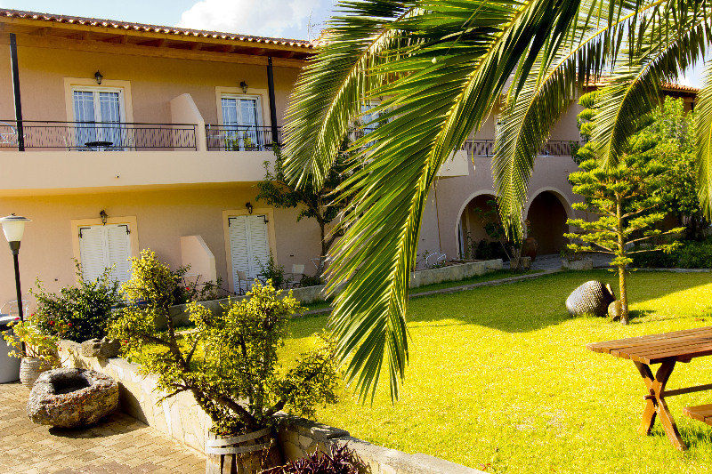 Olive Grove Studios & Apartments Свороната Екстериор снимка