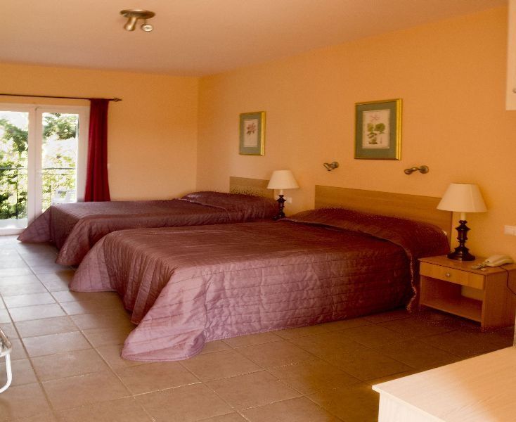 Olive Grove Studios & Apartments Свороната Екстериор снимка