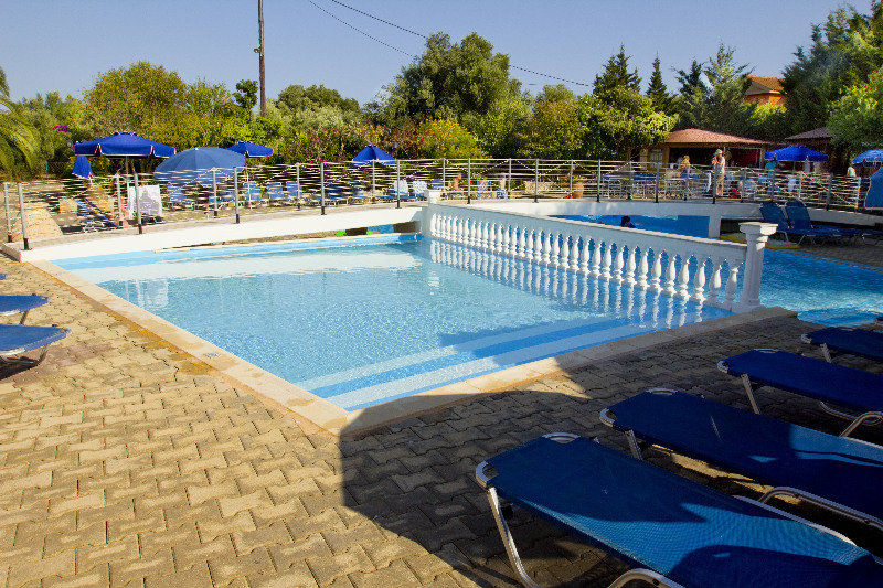 Olive Grove Studios & Apartments Свороната Екстериор снимка