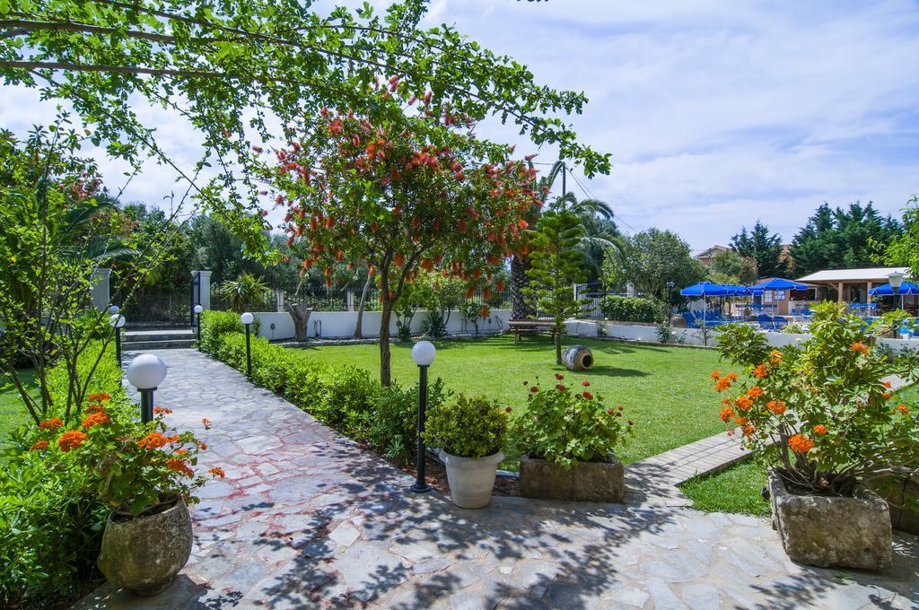 Olive Grove Studios & Apartments Свороната Екстериор снимка