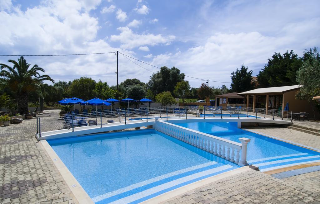 Olive Grove Studios & Apartments Свороната Екстериор снимка