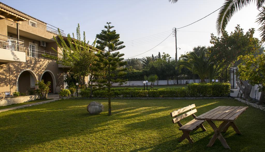 Olive Grove Studios & Apartments Свороната Екстериор снимка