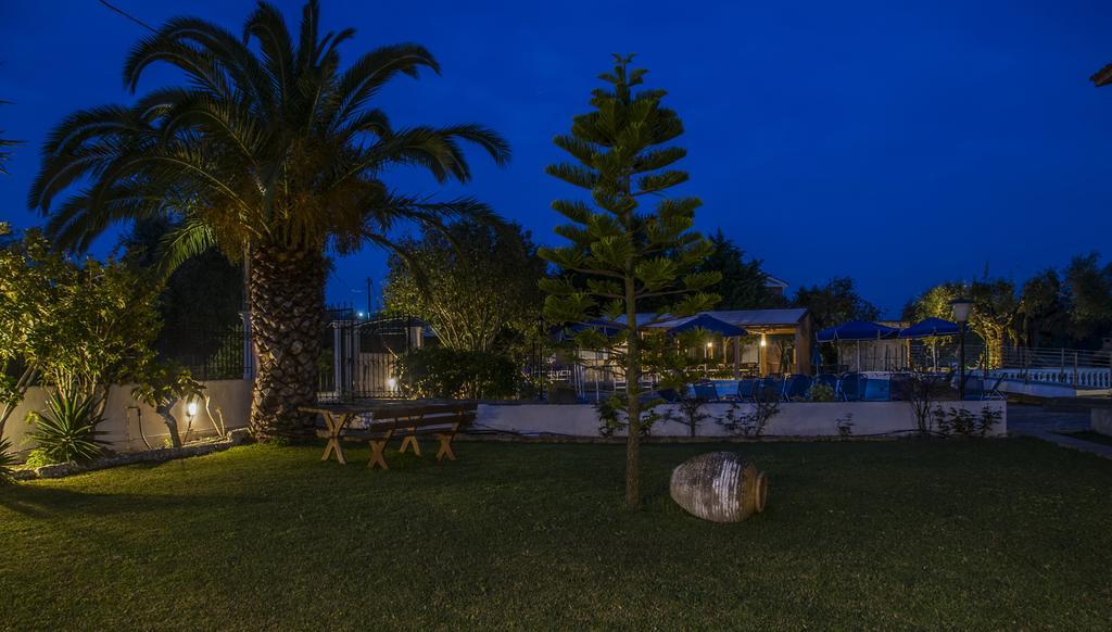 Olive Grove Studios & Apartments Свороната Екстериор снимка