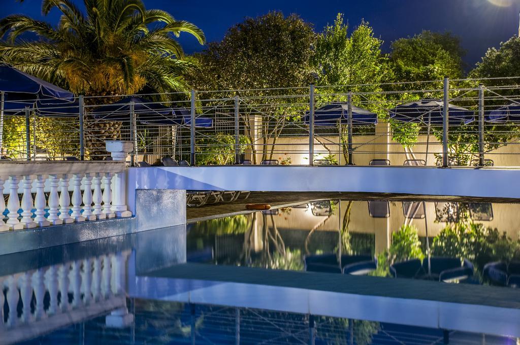 Olive Grove Studios & Apartments Свороната Екстериор снимка