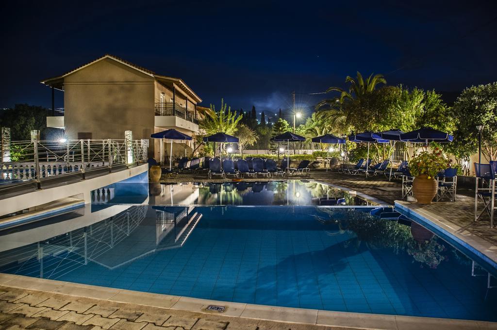Olive Grove Studios & Apartments Свороната Екстериор снимка