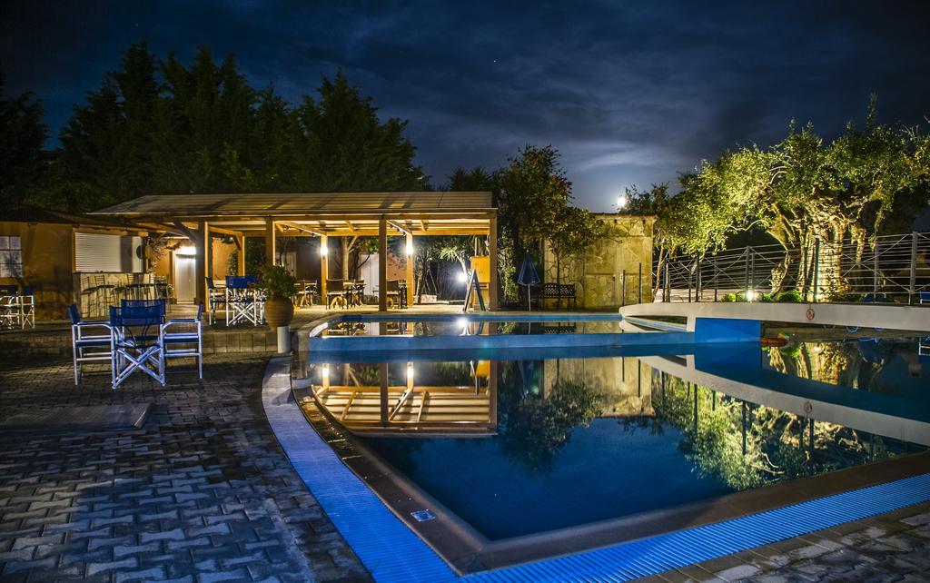 Olive Grove Studios & Apartments Свороната Екстериор снимка